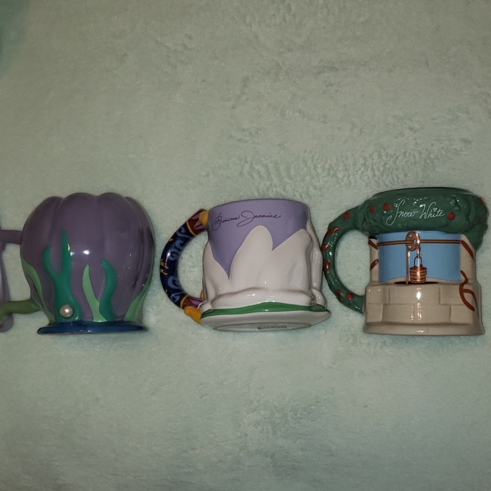 NWT collection disney mugs
